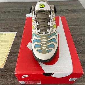 Nike mens Sneakers - Cream, Blue, Yellow